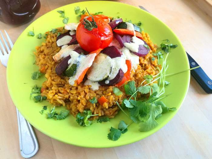 Egészséges vegán recept mogyorókrémmel, rizzsel és zöldségekkel